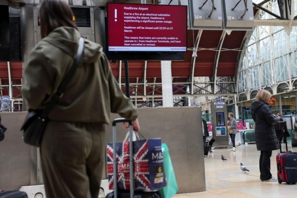 Cierre histórico de Heathrow: cómo el incendio en una estación eléctrica de barrio desató el caos mundial